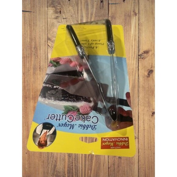 Perfect Cake Cutter Debbie Meyer For Round Cakes Easy To Use No Sharp Edges - Picture 2 of 4